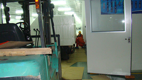 成型機(jī)設(shè)備搬運(yùn) 成型機(jī)設(shè)備搬運(yùn)