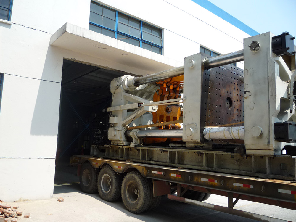 注塑機設(shè)備搬運吊裝 注塑機設(shè)備搬運吊裝