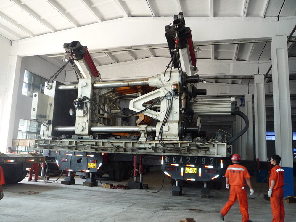 注塑機設(shè)備搬運吊裝 注塑機設(shè)備搬運吊裝