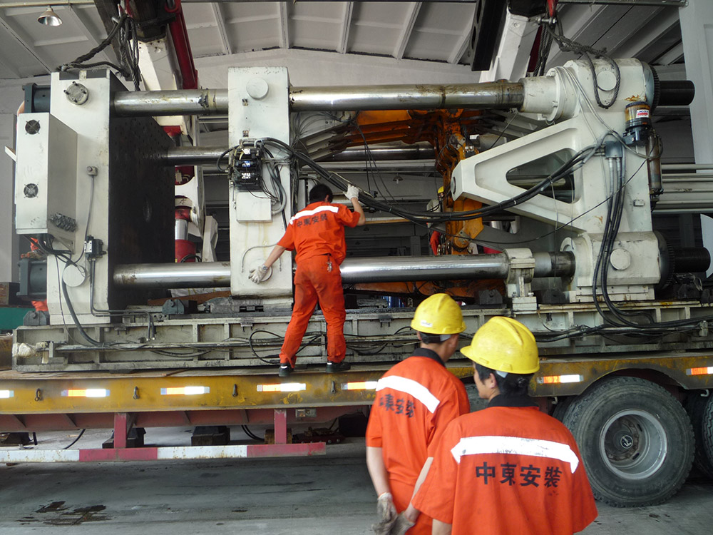 注塑機設(shè)備搬運吊裝 注塑機設(shè)備搬運吊裝